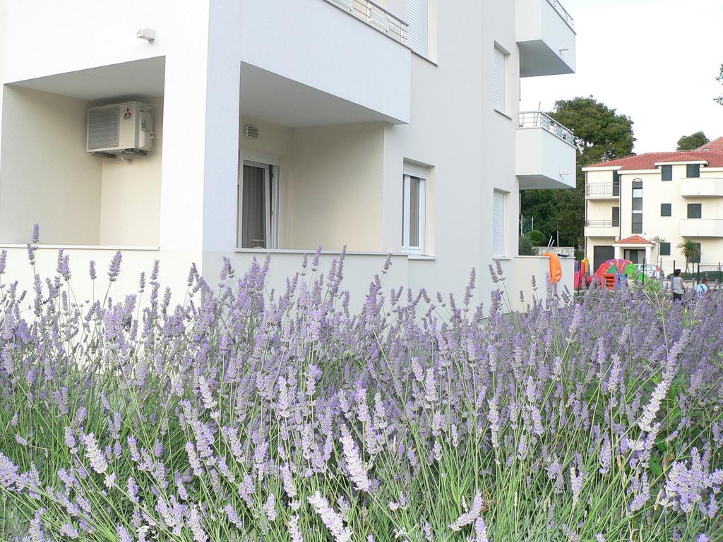 Iris Beach Apartments Kaštela Buitenkant foto