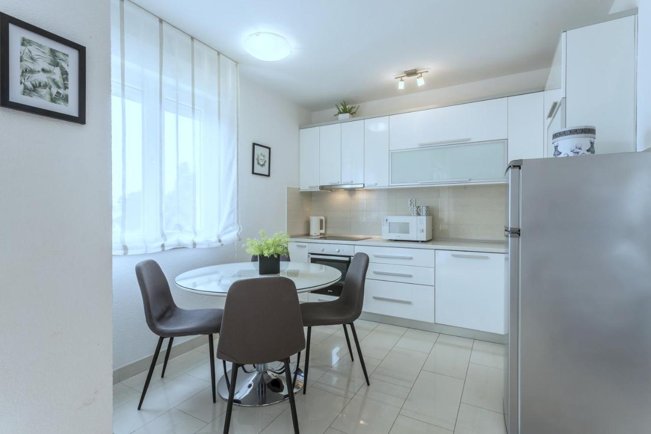 Iris Beach Apartments Kaštela Buitenkant foto