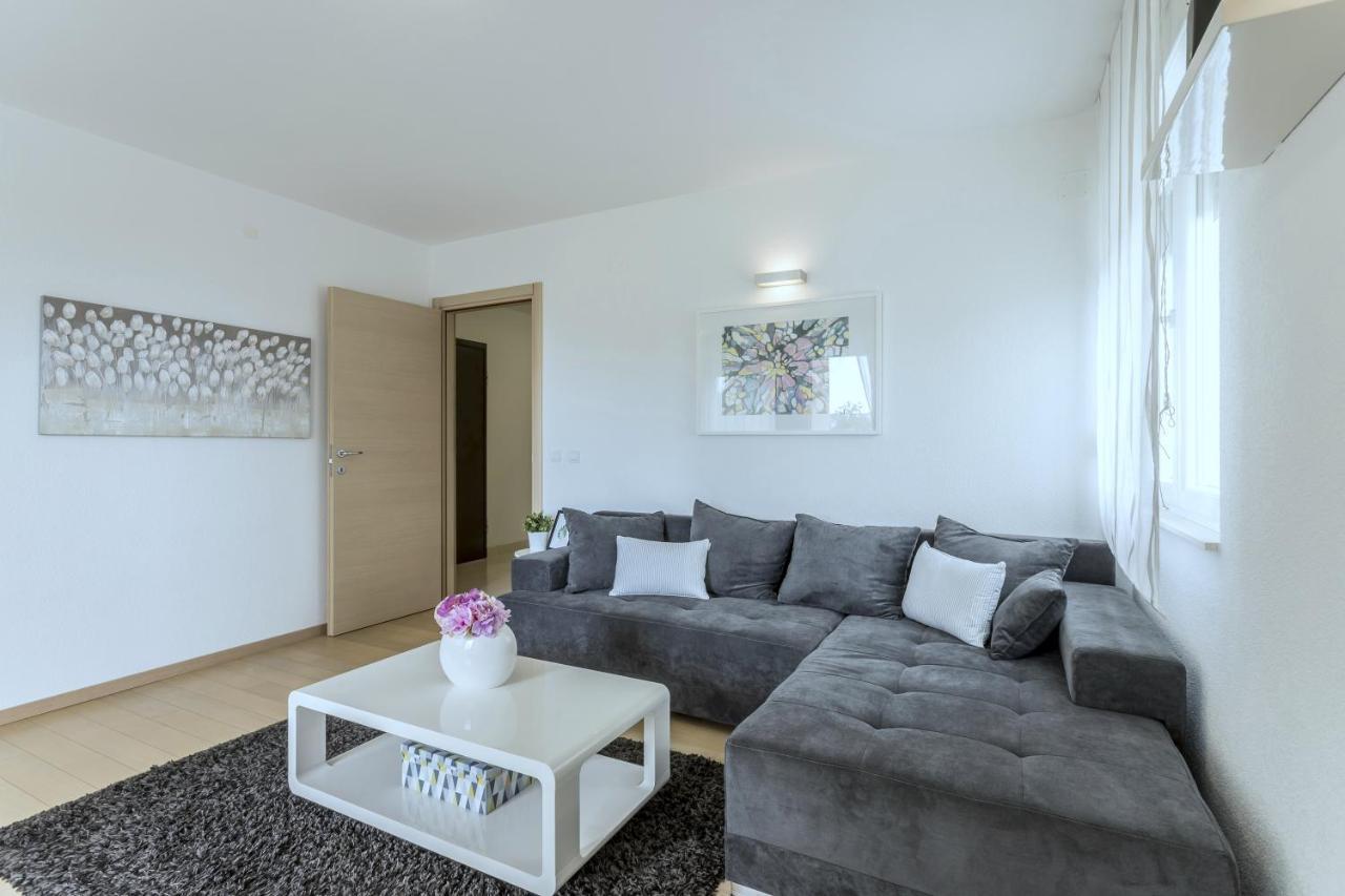 Iris Beach Apartments Kaštela Buitenkant foto