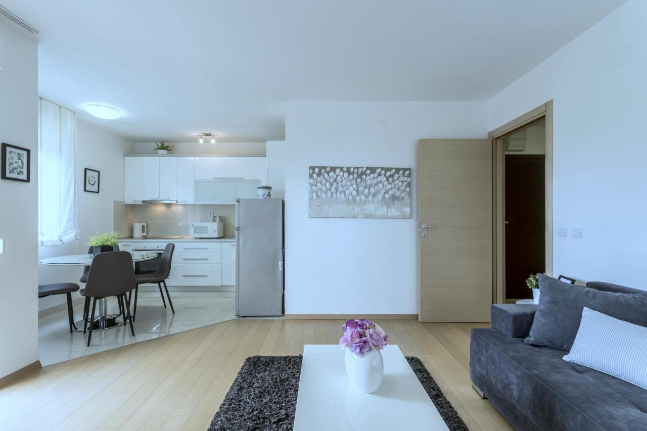 Iris Beach Apartments Kaštela Buitenkant foto