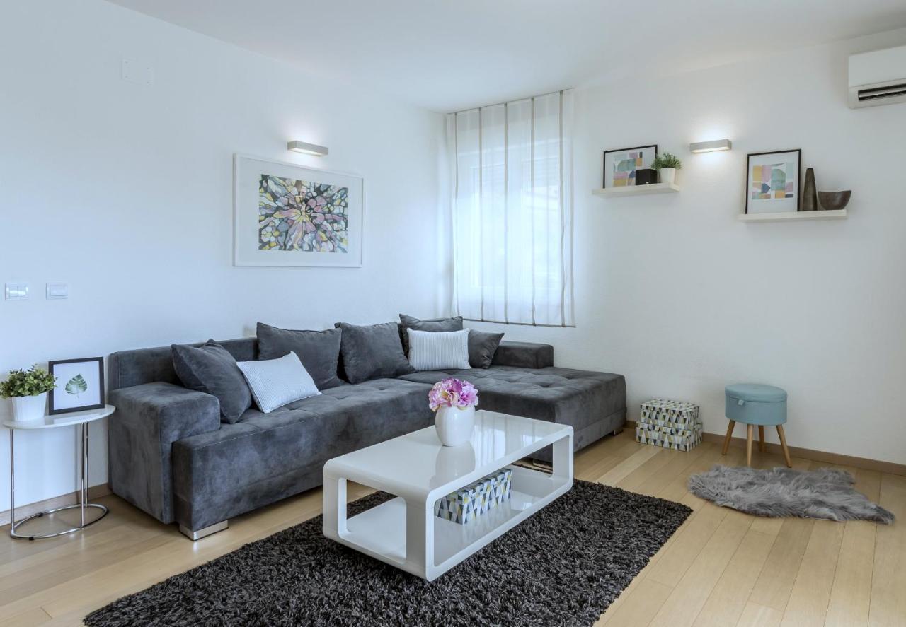 Iris Beach Apartments Kaštela Buitenkant foto