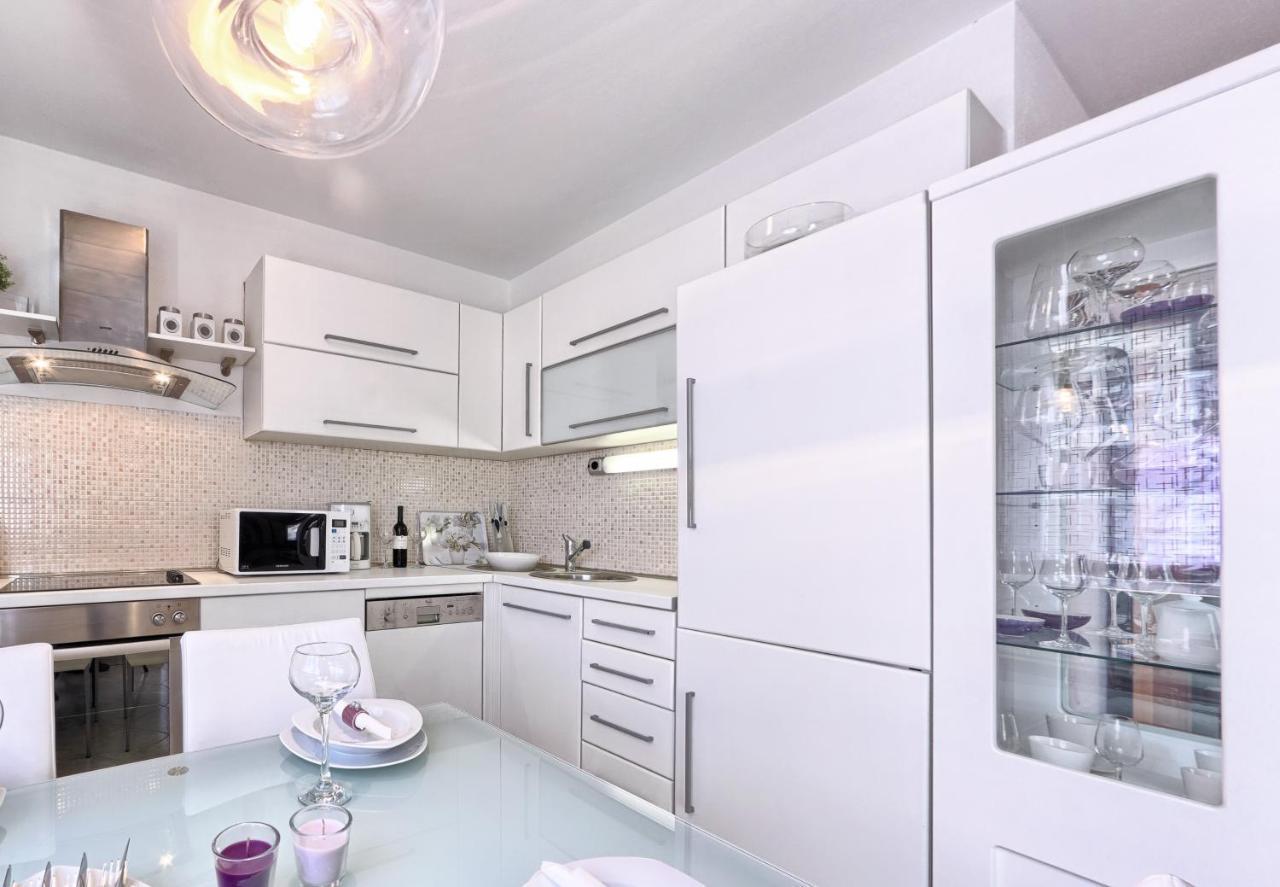 Iris Beach Apartments Kaštela Buitenkant foto