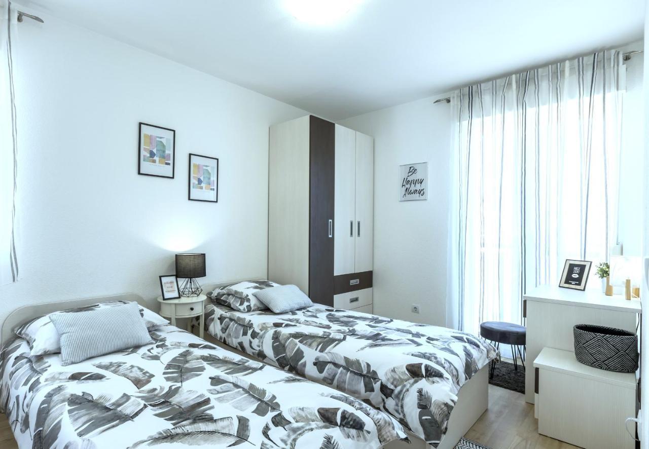 Iris Beach Apartments Kaštela Buitenkant foto