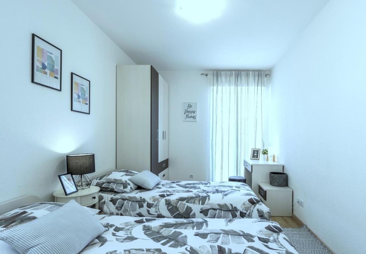 Iris Beach Apartments Kaštela Buitenkant foto