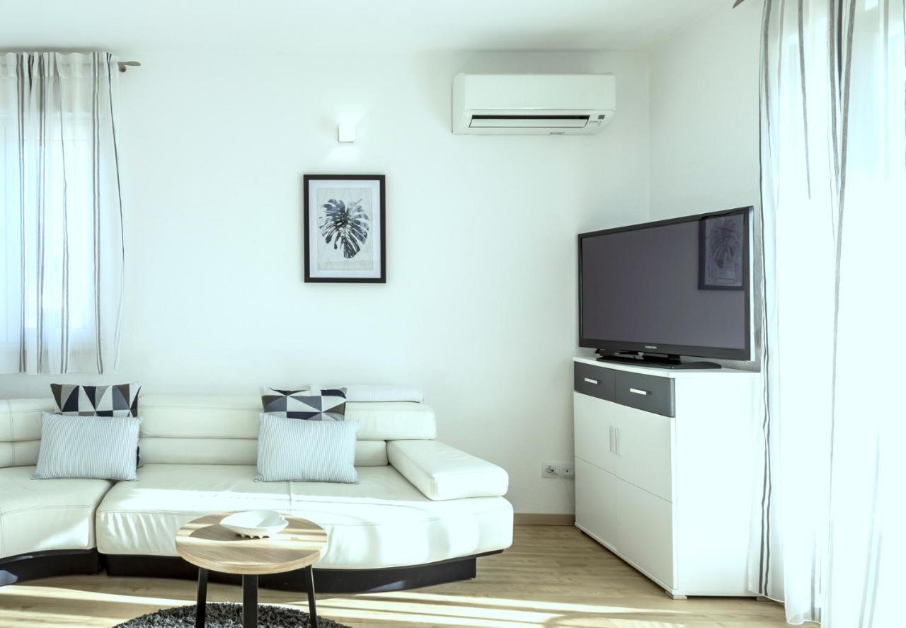 Iris Beach Apartments Kaštela Buitenkant foto