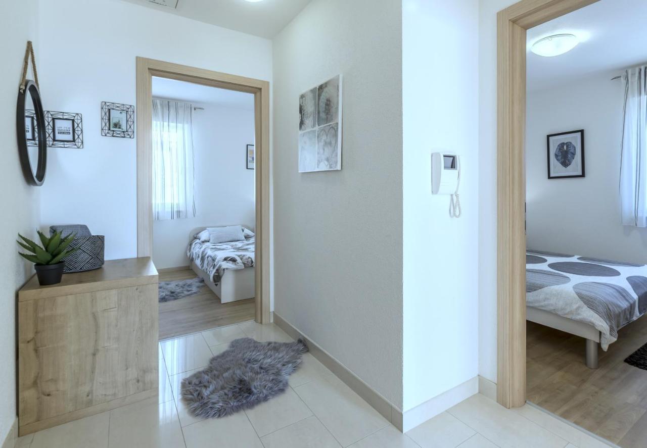 Iris Beach Apartments Kaštela Buitenkant foto